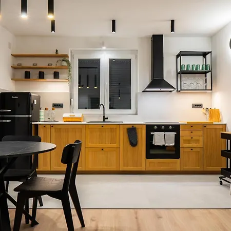 Lumos - Free Private Parking