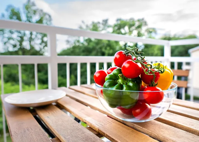 Lumos - Free Private Parking *